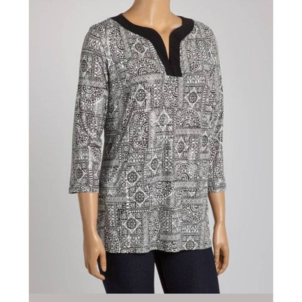 Intriguing Threads Black & White Abstract Geometric Notch Neck Tunic Women’s Plu